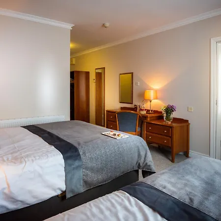 Inishowen Gateway فندق 3*