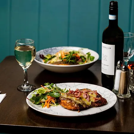 Inishowen Gateway فندق