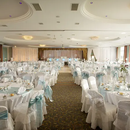 Inishowen Gateway 3* بونكرانا